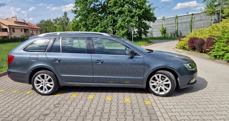 Skoda Superb cena 41999 przebieg: 187000, rok produkcji 2015 z Kraków małe 92